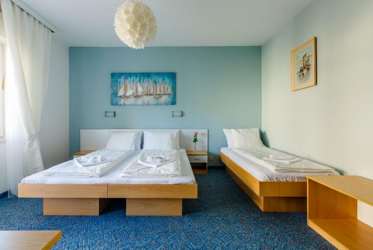 Rooms Split Stobreč Buitenkant foto
