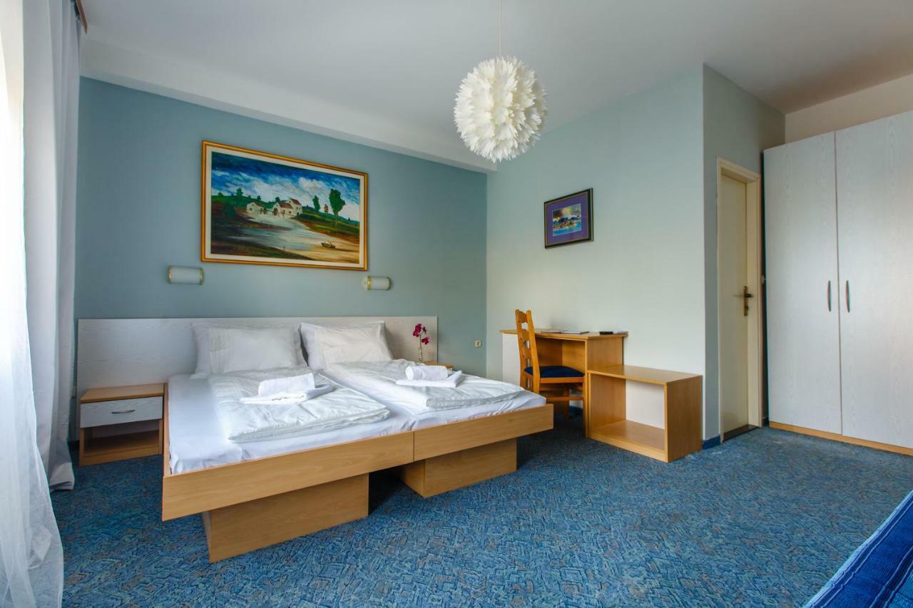 Rooms Split Stobreč Buitenkant foto